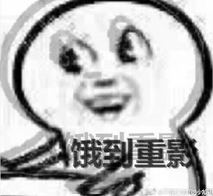 宝宝睡觉不忘吃东西，纠结的表情萌翻了，网友：可能是做了个饿梦