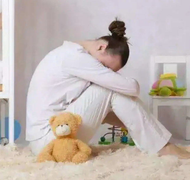 产后抑郁症的具体表现是什么？