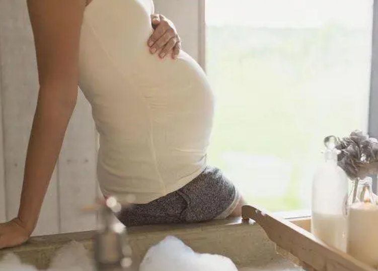 孕妇肚子的变化过程发生