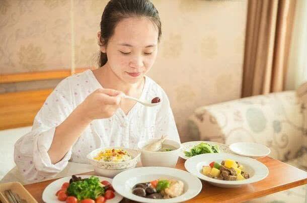 哺乳期孩子要不要喝水？医生说了实话，对孩子影响很大