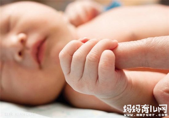 宝宝得了新生儿黄疸怎么办 分清生理性or病理性很重要