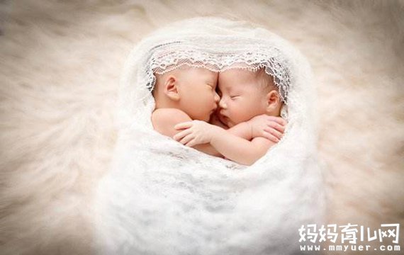 十个孩子九个黄 不吃药不照光黄疸就能自己退吗？