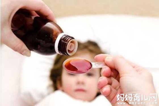 8个月宝宝发烧怎么办 温水擦浴or冰袋冷敷 哪个更靠谱？