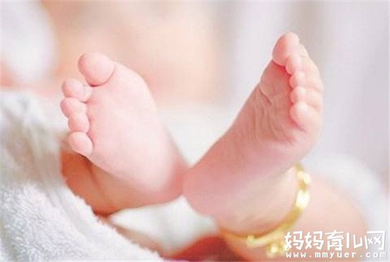 宝宝发烧可以泡脚吗 宝宝发烧物理降温方式大集合