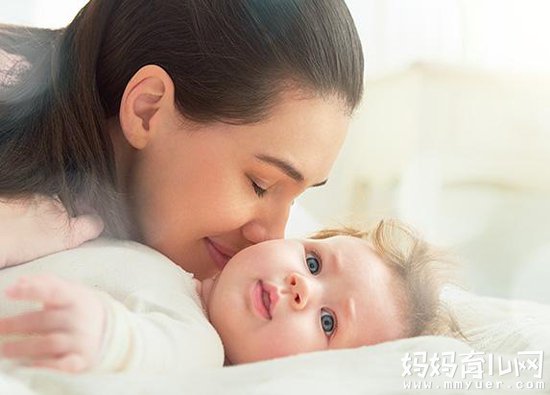 婴儿不拉大便怎么办 妈妈如何区分攒肚和便秘的不同
