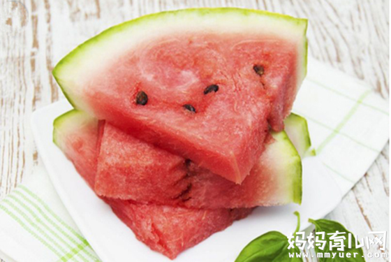 西瓜性寒质滑、又名“寒瓜” 女性经期能吃西瓜吗？