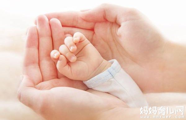 产妇坐月子中暑身亡 你还敢迷信坐月子的“陈规陋习”？