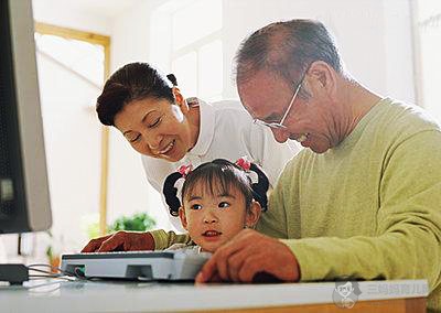 让隔代教育扬长避短 