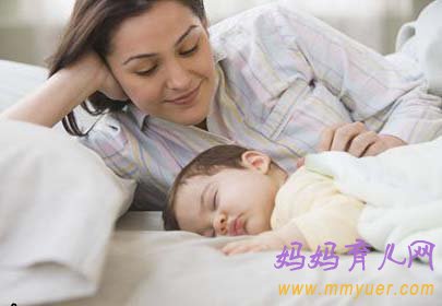 孩子趴着睡智力发育更快 宝宝聪不聪明看睡姿就知道