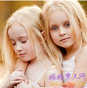 二胎政策放宽 如何让大宝开心接受二宝？