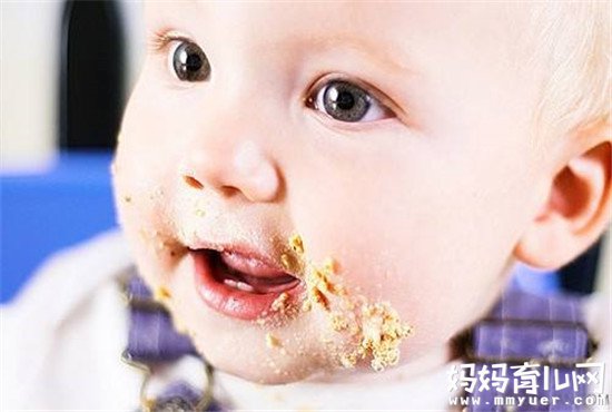 宝宝爱把饭含在嘴里怎么办 只需4招巧妙应对