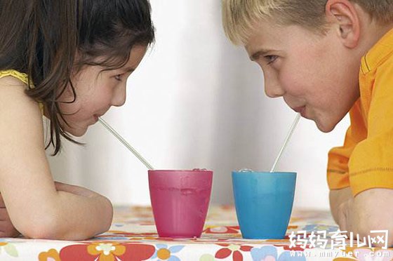 孩子早恋怎么办 如何正确对待青春期孩子的早恋问题