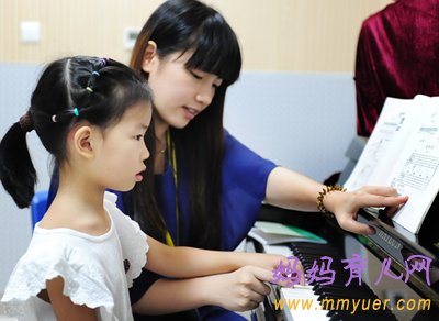 孩子几岁开始学钢琴最好（学钢琴的最佳年龄）