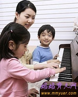 孩子从小学钢琴 促进智力开发培养耐力