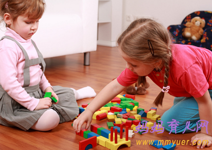 幼儿园托班故事教案：不听话的小鸡