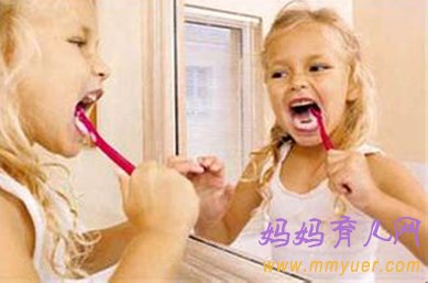 幼儿园托班健康教案：讲卫生的乖宝宝