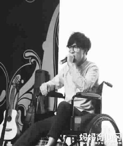 薛之谦节目中曾主动提起车祸 调侃泰国车祸后自己就红了