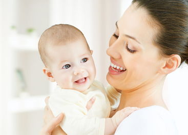 母乳宝宝几个月按时喂养_母乳喂养与宝宝健康_宝宝混合喂养好还是纯母乳好