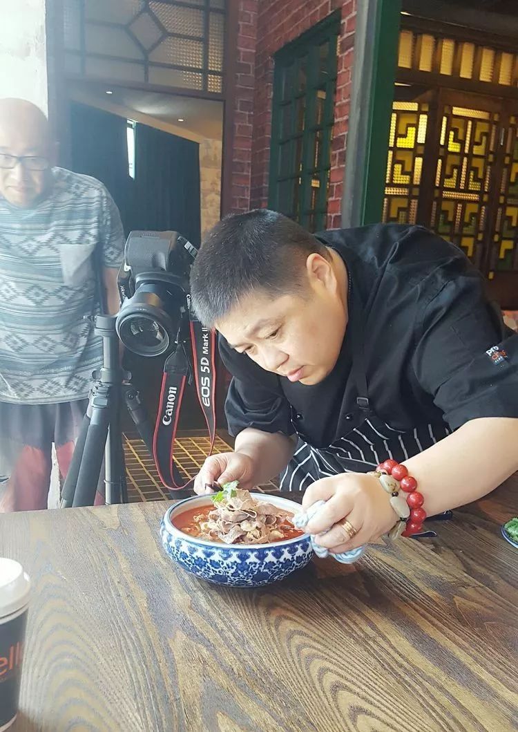 美食坊 编委会吃对食物宝宝聪明健康100分^^^大厨讲解:调_孕妇吃鸽子蛋生出来的宝宝聪明吗_美食坊 编委会大厨讲解:调味秘诀200招^^^吃对食物宝宝聪