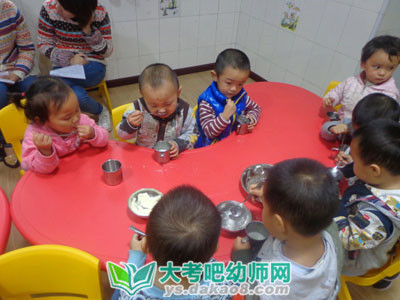 小班健康教案:蔬菜宝宝营养多教案及教学反思配图三