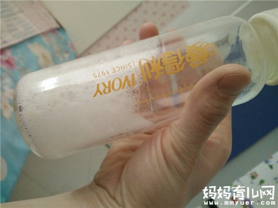 为什么冲奶粉有泡沫呢 爸妈须知冲奶粉怎样减少泡泡