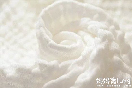 揭秘婴儿浴巾什么材质好 这三种材质最适合宝宝
