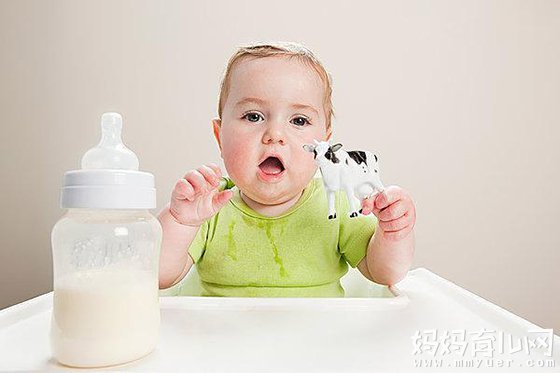 宝宝太小吃牛初乳会加重肾脏负担 牛初乳多大宝宝可以吃