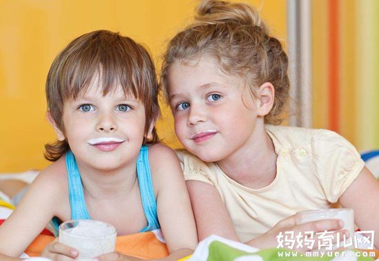 宝宝喝高钙牛奶能长高吗 妈妈们忽略了什么