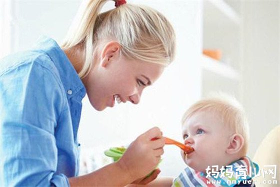 别死板！四个月的宝宝可以吃什么食物多得去了