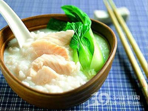 美味宝宝鱼肉粥 营养消化易吸收