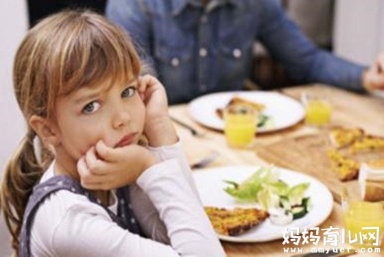 小孩子不吃饭怎么办是众妈的一块心病 做好三点“有救”