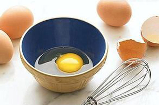 1-3岁宝宝食谱——牛奶蛋黄羹的做法（附图）