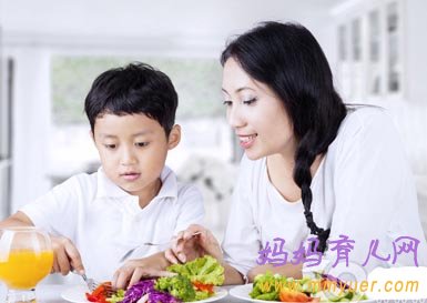 研究表明：孩子参与烹饪 对饮食习惯大有裨益