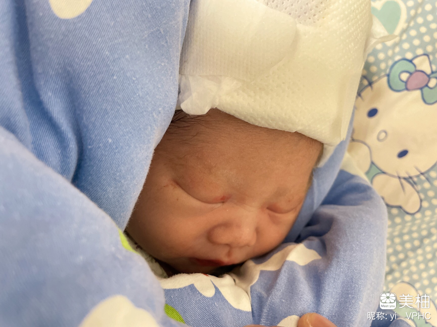 39周+2超快顺产6斤宝宝，前期无耻骨疼，假宫缩之类的。