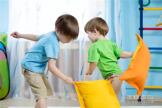 正面管教：做好这几点，帮孩子处理手足冲突