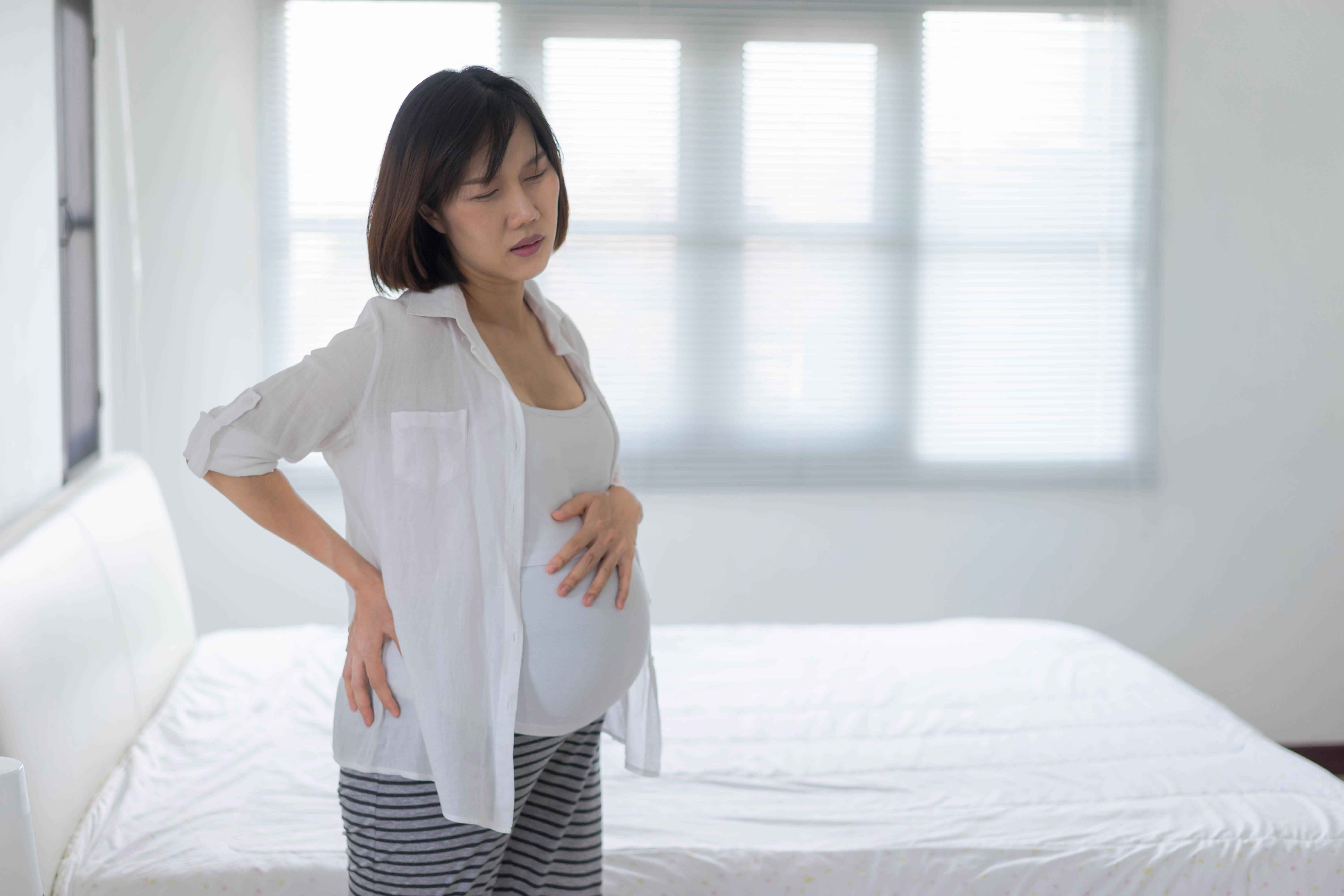 疼得不能走路、不能翻身，孕期耻骨痛是怎么回事？