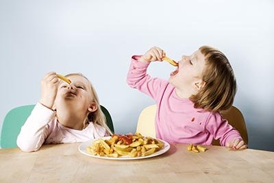 0-3岁儿童吃垃圾食品会降低智商