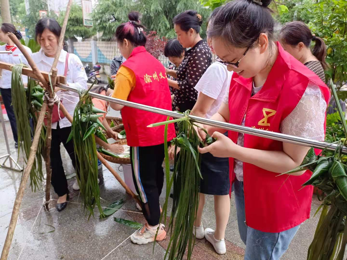 热烈的端午节暖人心，纵翔飘进乡间
