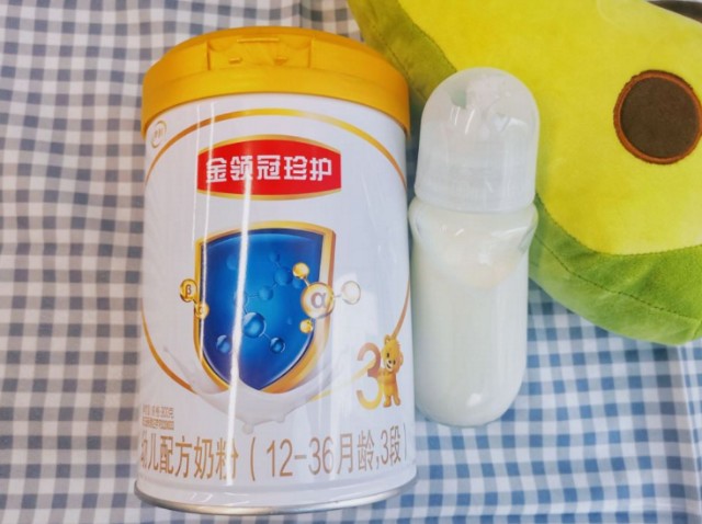 奶粉哪个牌子好？伊利金领冠用数据说话